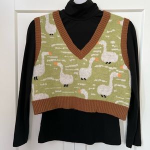 Adorable Goose Cropped Sweater Vest - size Medium